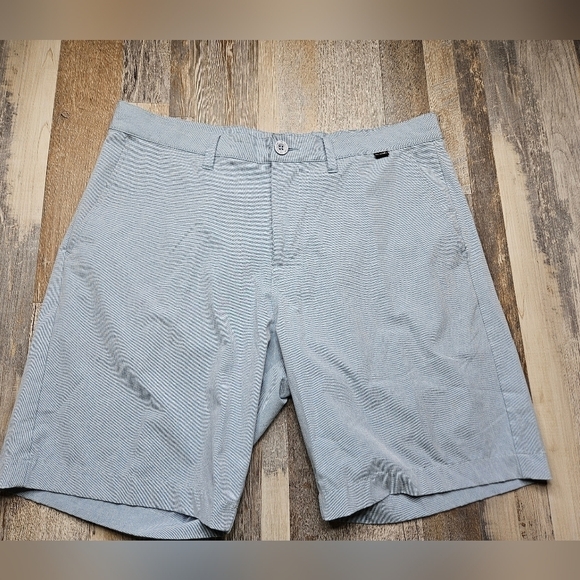 Travis Mathew Men's Flat Front Shorts Blue 34 Waist 9" Inseam - Picture 1 of 8